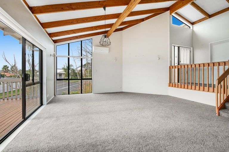 Photo of property in 10 Unsworth Drive, Unsworth Heights, Auckland, 0632