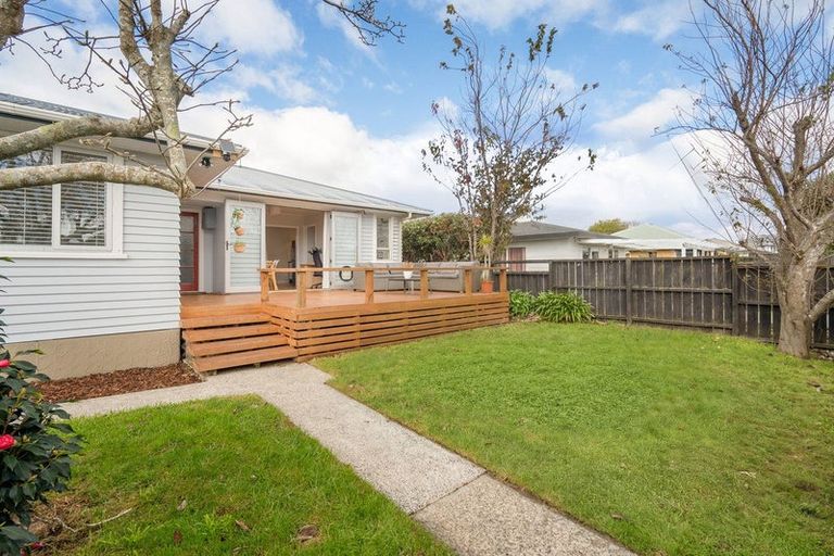 Photo of property in 15a Queen Road, Bellevue, Tauranga, 3110