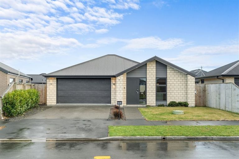 Photo of property in 17 Allied Road, Halswell, Christchurch, 8025