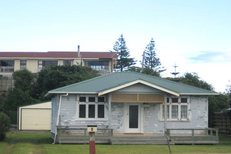 Photo of property in 9 Tasman Road, Otaki Beach, Otaki, 5512