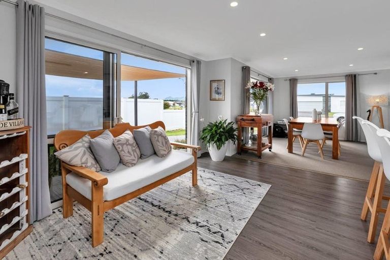 Photo of property in 16 Maturiki Drive, One Tree Point, 0118