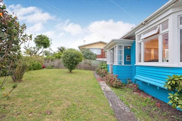 Photo of property in 4 Ryburn Road, Mount Wellington, Auckland, 1062