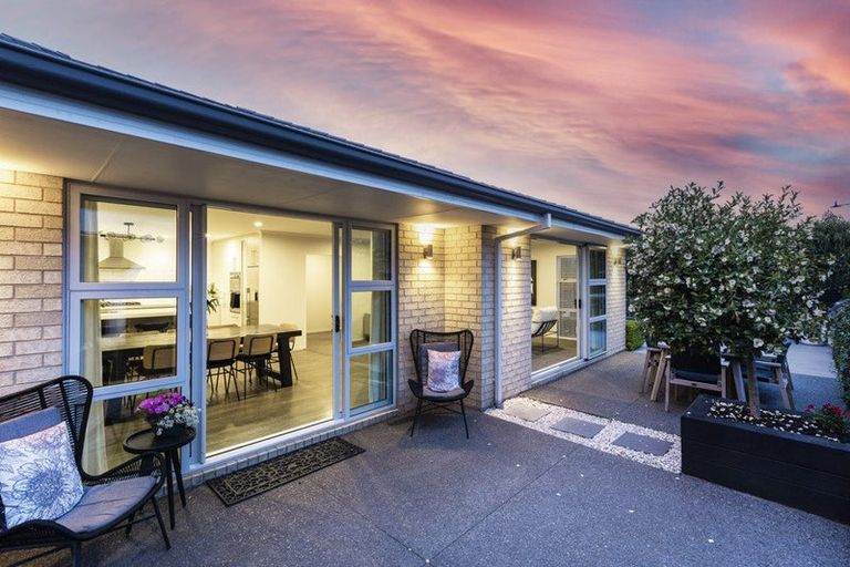 Photo of property in 28 Holiday Drive, Mairehau, Christchurch, 8052