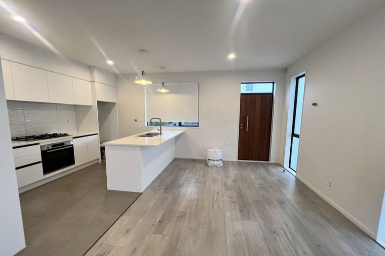 Photo of property in 4e Montmere Avenue, Te Atatu Peninsula, Auckland, 0610