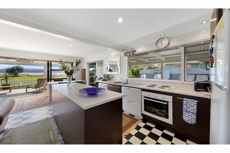 Photo of property in 66 Maunsell Road, Port Waikato, Tuakau, 2695