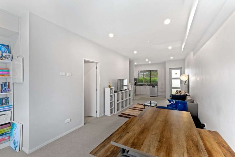 Photo of property in 26/11 Ray Small Drive, Papakura, 2110