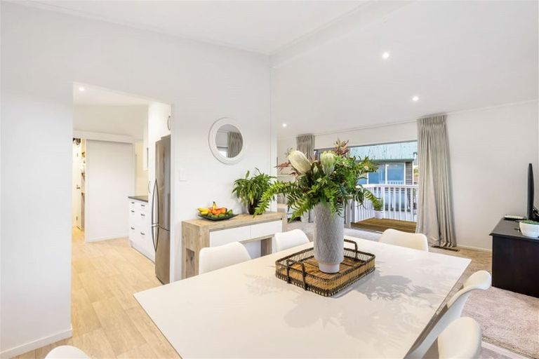 Photo of property in 7 William Bayes Place, Red Beach, 0932