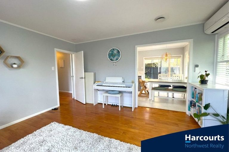 Photo of property in 1/86 Tirimoana Road, Te Atatu South, Auckland, 0602