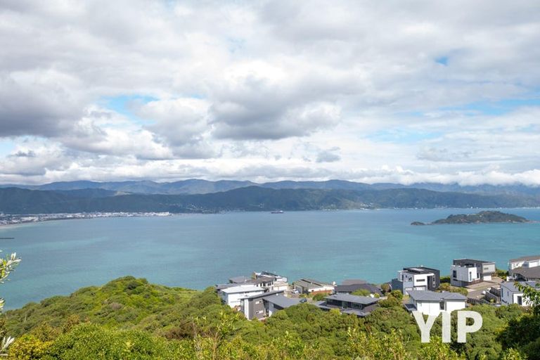 Photo of property in 14 Cromwell Point, Newlands, Wellington, 6037