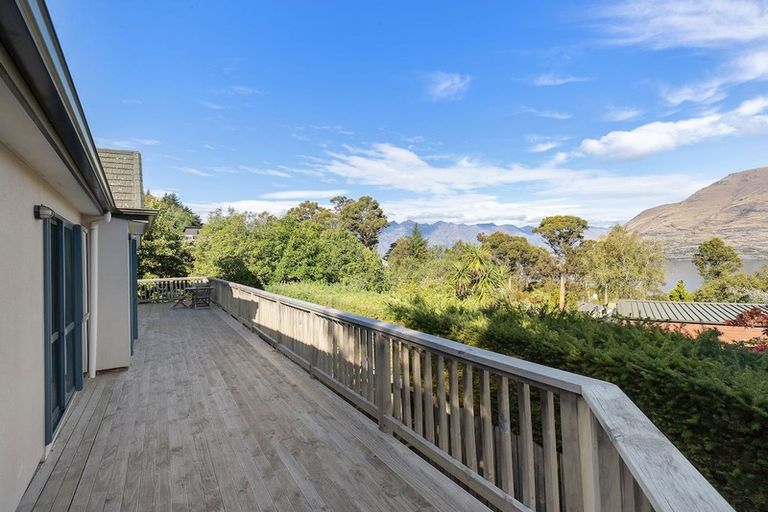 Photo of property in 5 Williams Street, Sunshine Bay, Queenstown, 9300