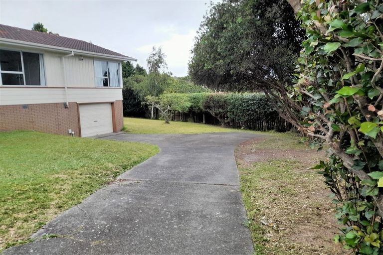 Photo of property in 11 Cockayne Crescent, Sunnynook, Auckland, 0620