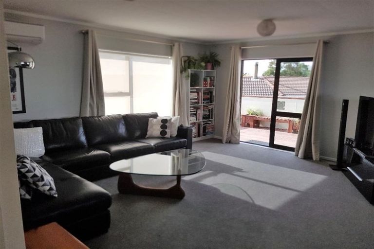 Photo of property in 2/25 Clearview Heights, Ranui, Auckland, 0612