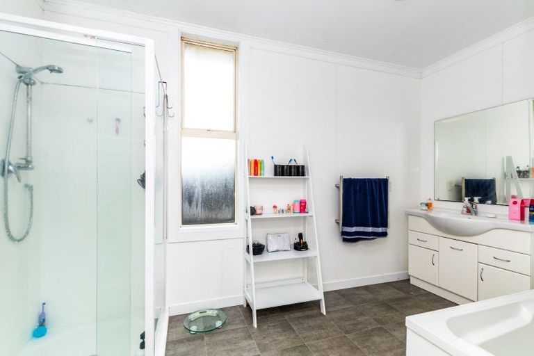 Photo of property in 24 Park Street, Winton, 9720