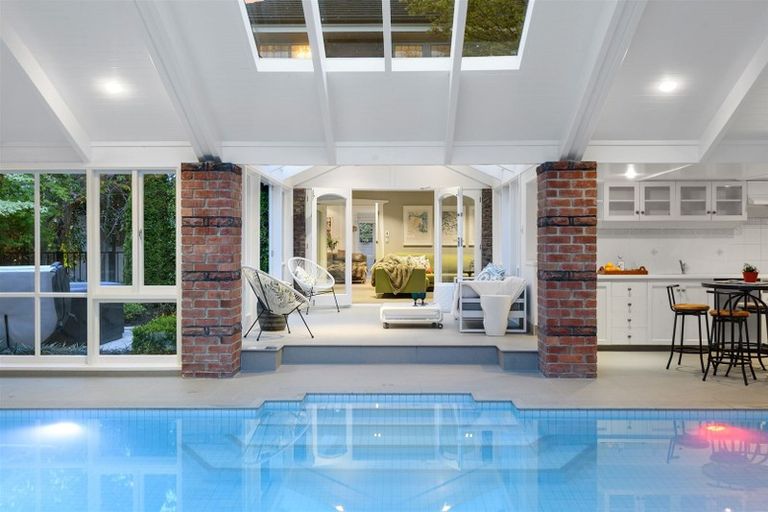 Photo of property in 168 Fendalton Road, Fendalton, Christchurch, 8052