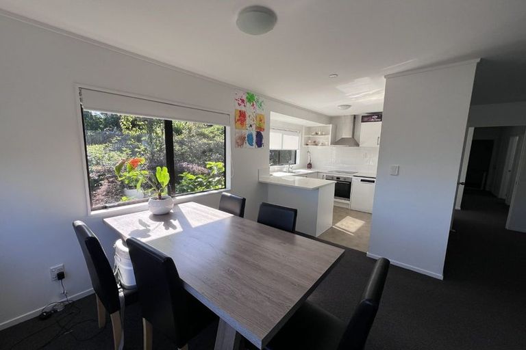 Photo of property in 14 Royalty Rise, Red Beach, 0932