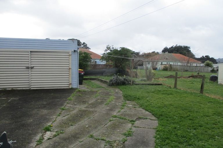 Photo of property in 17 Hall Crescent, Epuni, Lower Hutt, 5011