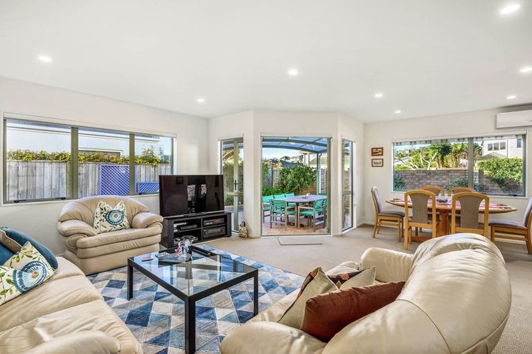 Photo of property in 6a Devon Road, Bucklands Beach, Auckland, 2012