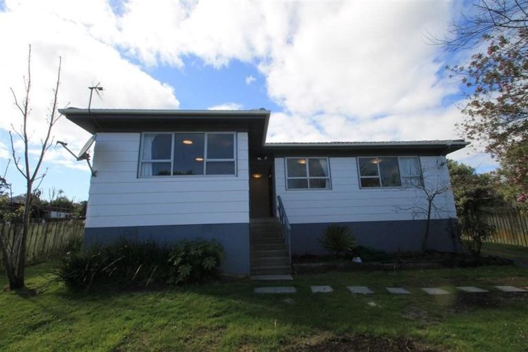 Photo of property in 12 St Margaret Place, West Harbour, Auckland, 0618