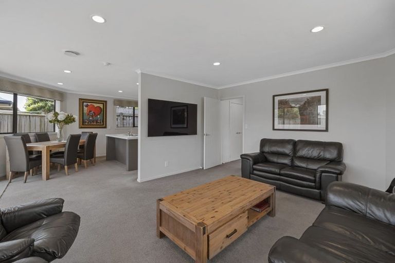 Photo of property in 9a Wilton Street, Westown, New Plymouth, 4310