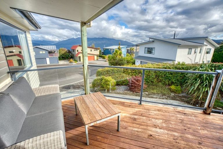 Photo of property in 9 Ranui Place, Moana, 7872