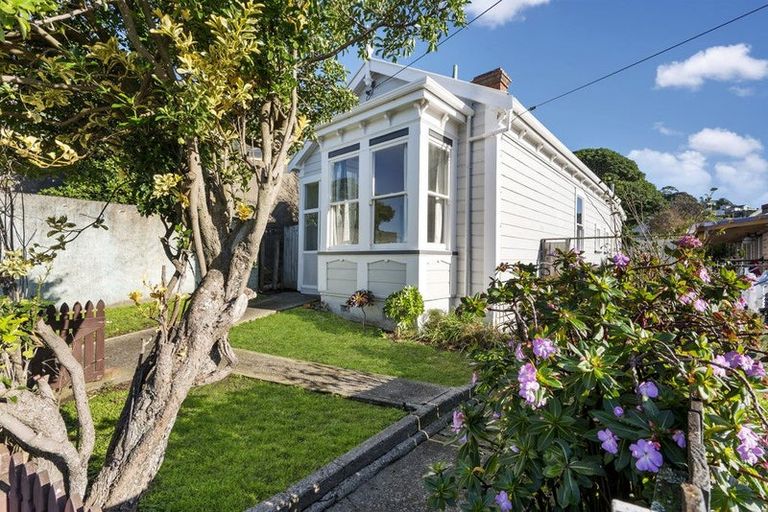 Photo of property in 10-10a Childers Terrace, Kilbirnie, Wellington, 6022