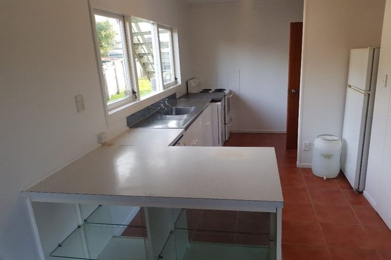 Photo of property in 42 Durham Street, Te Atatu Peninsula, Auckland, 0610