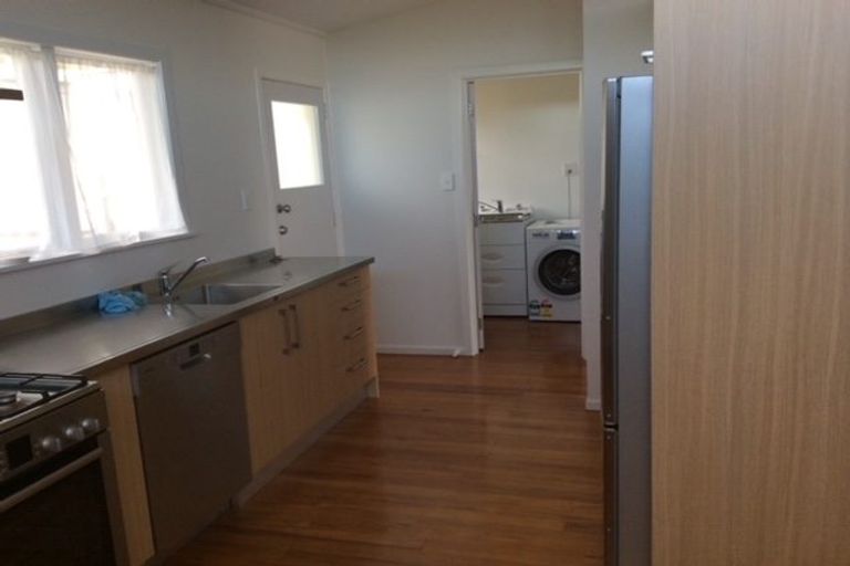 Photo of property in 9 Totaravale Drive, Totara Vale, Auckland, 0629