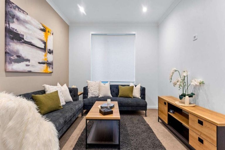 Photo of property in 1 Cilliers Drive, Silverdale, 0932