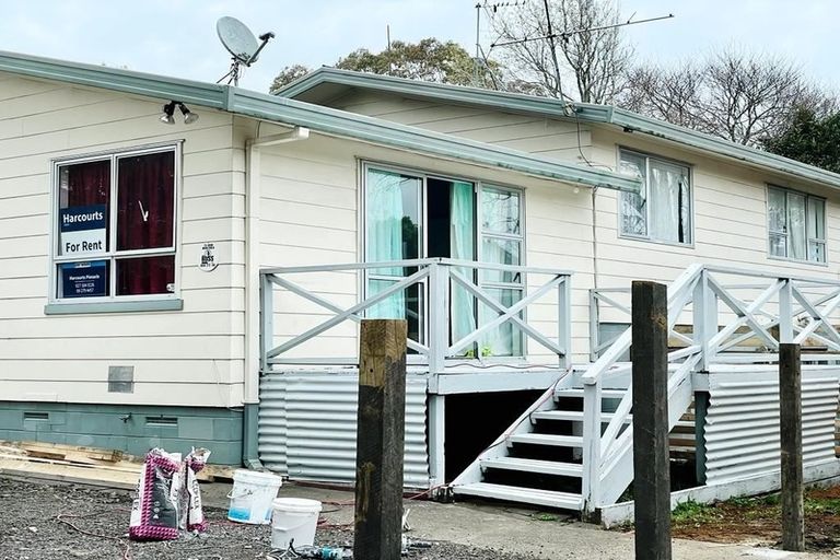 Photo of property in 359 Roscommon Road, Clendon Park, Auckland, 2103