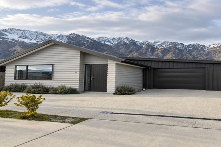 Photo of property in 51 Drysdale Road, Jacks Point, 9371
