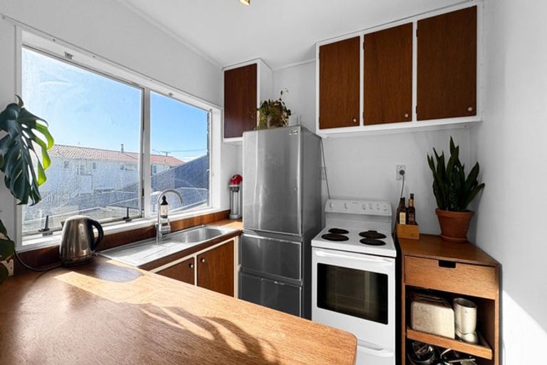 Photo of property in 4/218 Onepu Road, Lyall Bay, Wellington, 6022