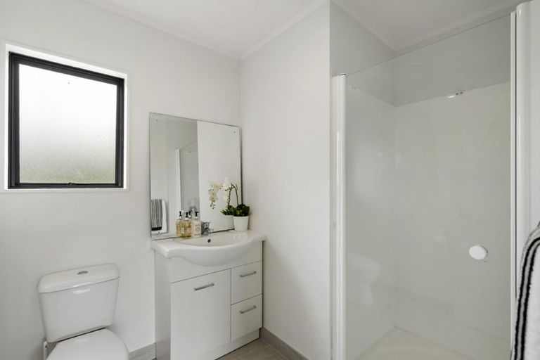 Photo of property in 2/26 Blenheim Street, Glenfield, Auckland, 0629