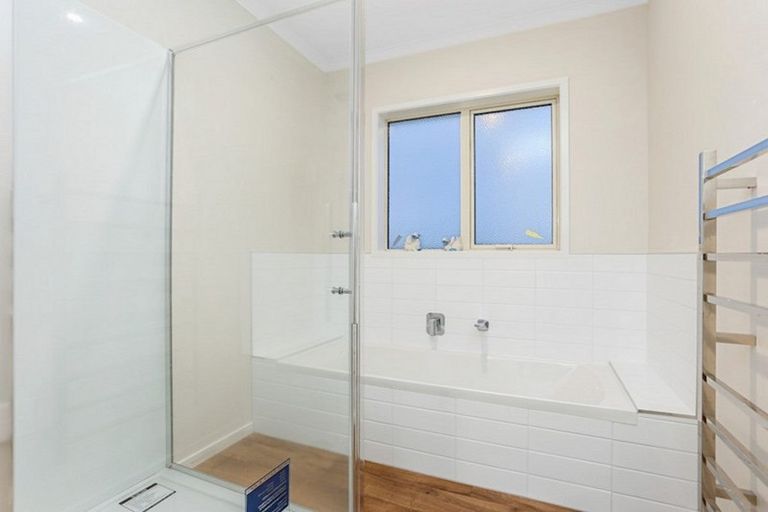 Photo of property in 38 Roberts Road, Matakatia, Whangaparaoa, 0930