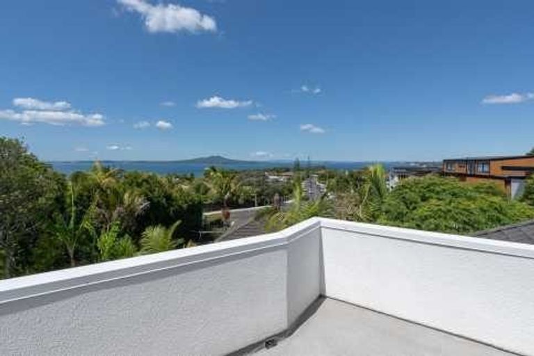 Photo of property in 1/103 Aberdeen Road, Castor Bay, Auckland, 0620