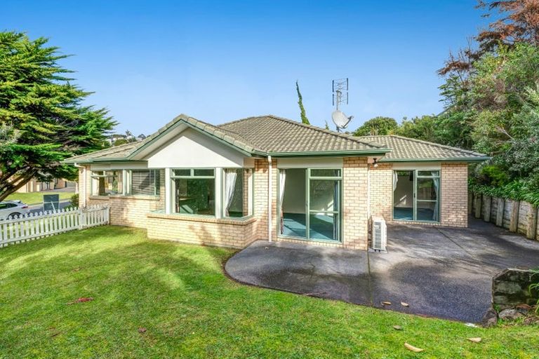 Photo of property in 86 Roberta Crescent, Orewa, 0931