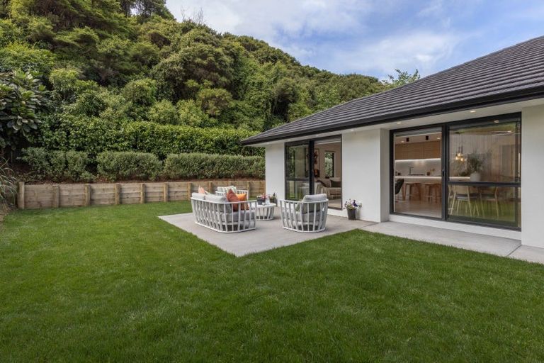 Photo of property in 38 Mooring Close, Whitby, Porirua, 5024