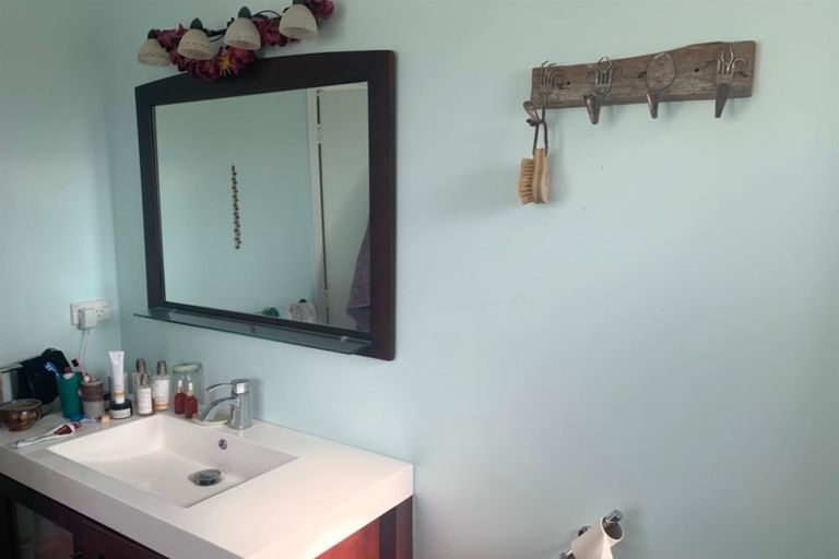 Photo of property in 727 Swanson Road, Swanson, Auckland, 0612