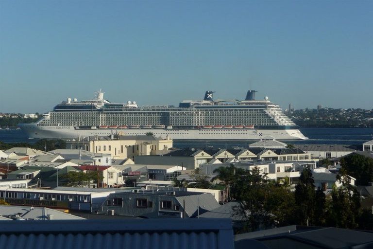 Photo of property in 2/9 Calliope Road, Devonport, Auckland, 0624