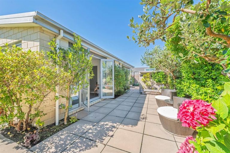 Photo of property in 49 Coolspring Way, Redwood, Christchurch, 8051