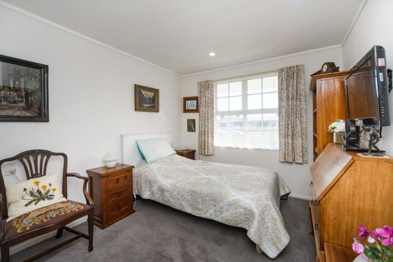 Photo of property in 17 Anaru Place, Awapuni, Palmerston North, 4412