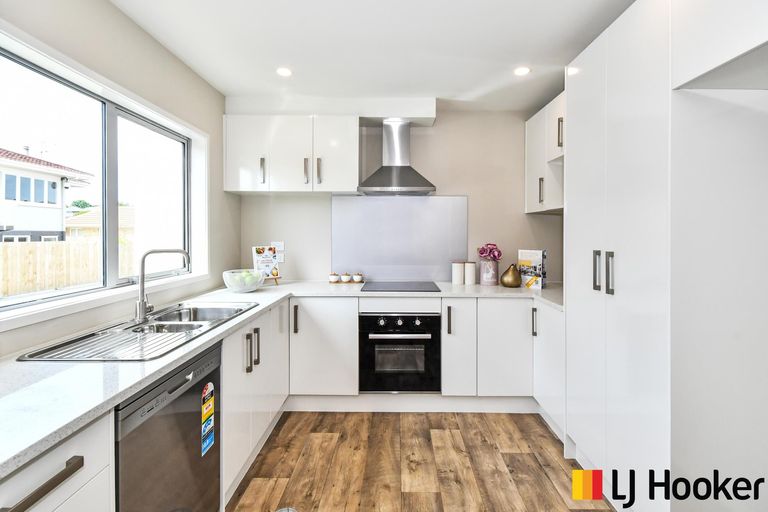 Photo of property in 8/70 Clevedon Road, Papakura, 2110