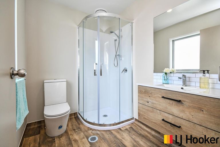 Photo of property in 8/70 Clevedon Road, Papakura, 2110