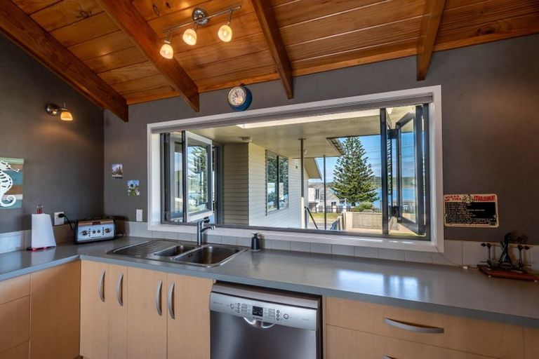 Photo of property in 715 Pukehina Parade, Pukehina, 3189