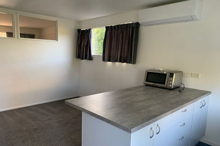 Photo of property in 17 Meteor Place, Schnapper Rock, Auckland, 0632