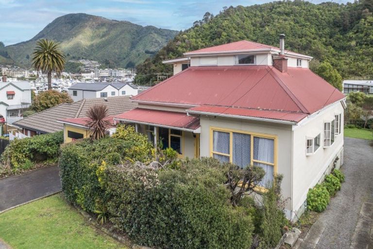Photo of property in 83 Waikawa Road, Picton, 7220