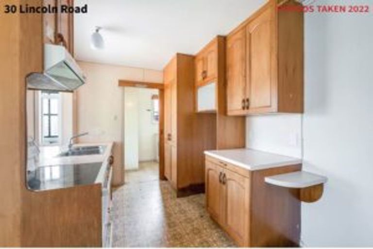 Photo of property in 30 Lincoln Road, Henderson, Auckland, 0610