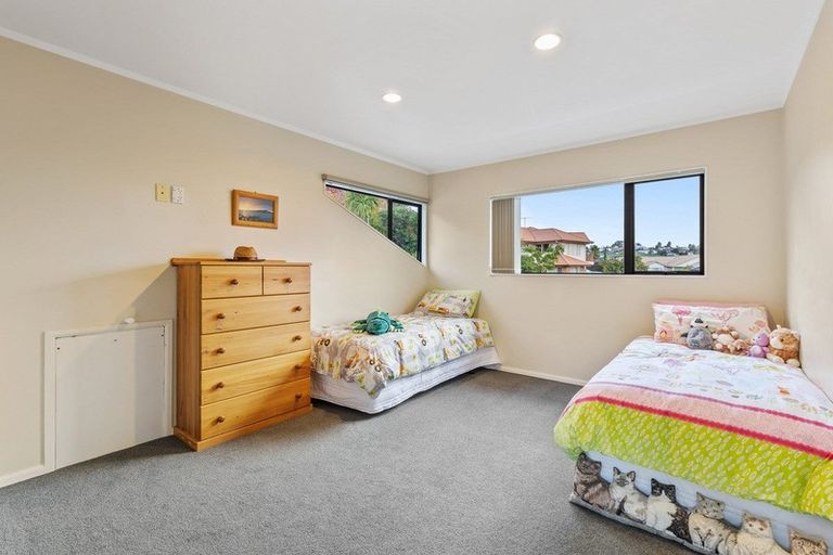 Photo of property in 5 Hanly Close, West Harbour, Auckland, 0618