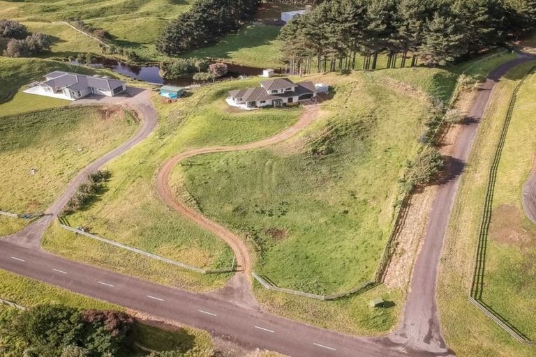 Photo of property in 100 Harakeke Road, Te Horo, Otaki, 5581