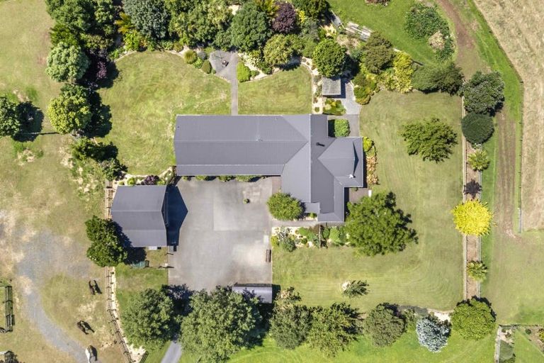 Photo of property in 424 Tararua Road, Levin, 5571