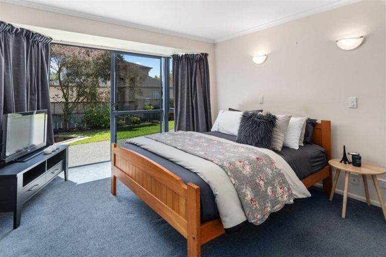 Photo of property in 8 Ballymore Drive, Pinehill, Auckland, 0632